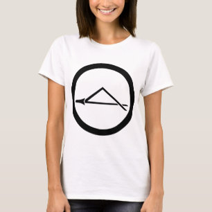Gefaltete Kiefernnadel im Kreis T-Shirt