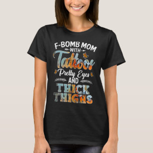 Gefärbte Krawatte der Bomb-Mama mit Tattoos Hübsch T-Shirt