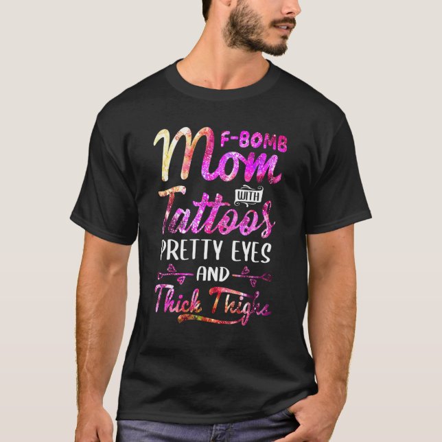 Gefärbte Krawatte der Bomb-Mama mit Tattoos Hübsch T-Shirt (Vorderseite)