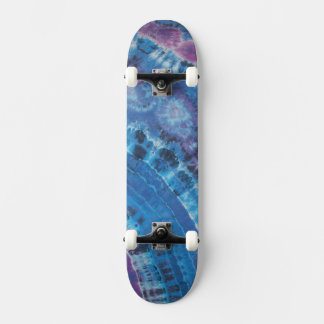 Gefärbte Krawatte des Weltraums Skateboard