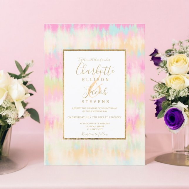 Gefärbte Krawatte Pastel Hippie Chic Gold Drehbuch Einladung (Tie dye pastel hippie chic gold script wedding invitation)