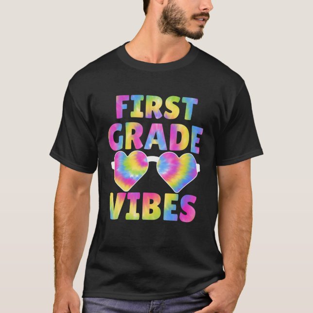 Gefärbte Krawatte von Vibes der ersten Klasse zurü T-Shirt (Vorderseite)