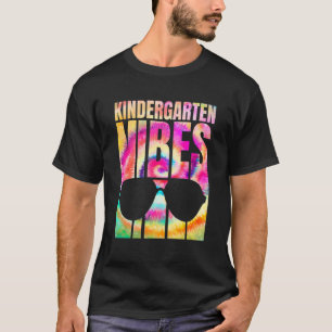 Gefärbte Krawatte zurück zum Kindergarten Vibes Fi T-Shirt