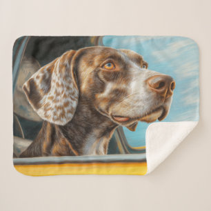Gefleckter Hund auf einem Auto-Abenteuer-Kunstprin Sherpadecke