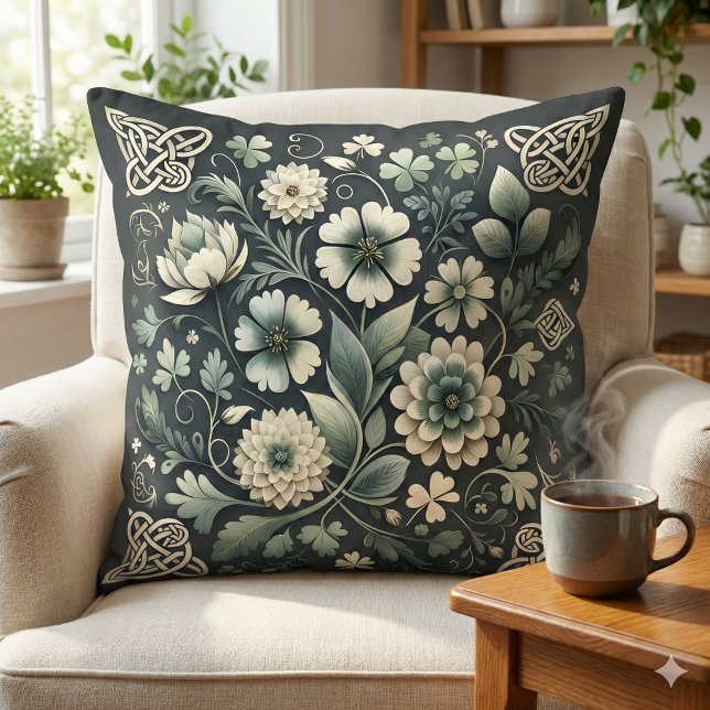 Geflüstertes Kleeblatt-Knotenwerk-Garten Kissen (Whispered Clover Knotwork Garden Throw Pillow Mockup A)