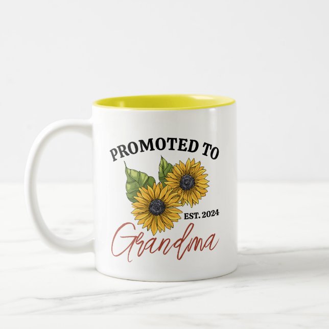 Gefördert zu Oma Sonnenblumen Blüte individuell an Zweifarbige Tasse (Links)