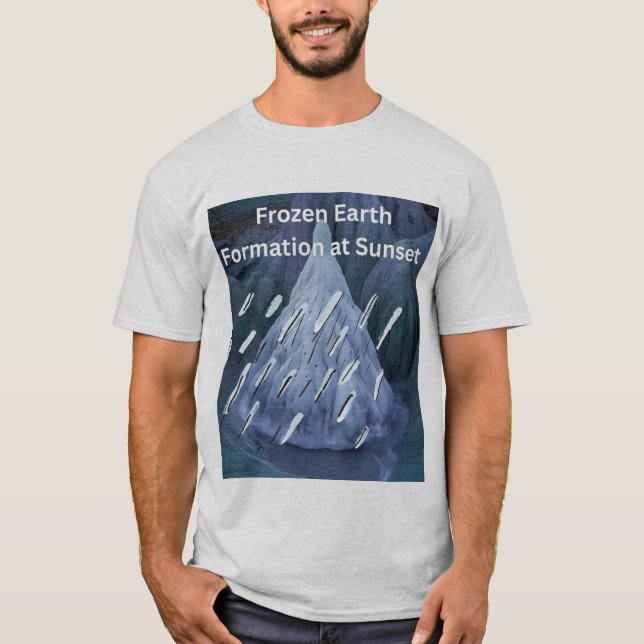 Gefrorene Erdformation bei Sonnenuntergang T-Shirt (Vorderseite)