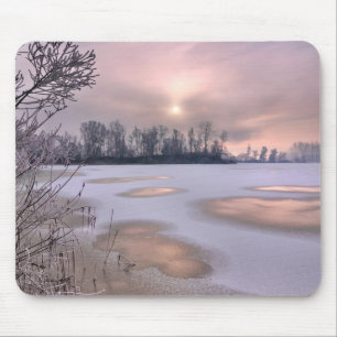 Gefrorene Oberfläche Po-Fluss, Piemont, Italien Mousepad