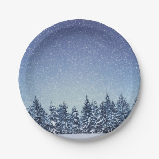 Gefrorene Schnee-Winter-Waldszene Pappteller