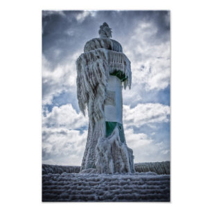 Gefrorener Leuchtturm auf Ufer der Ostsee Fotodruck