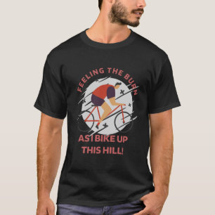Gefühl der Burg, während ich mit dem Retro-Bikin d T-Shirt