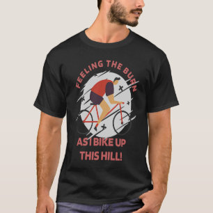 Gefühl der Burg, während ich mit dem Retro-Bikin d T-Shirt
