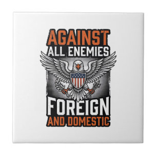 Gegen alle Feinde Patriotischer Adler-Shirt-Design Fliese