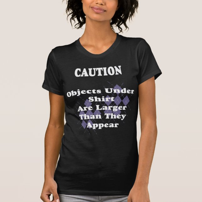 Gegenstände unter Shirt sind größer, als sie (Vorderseite)