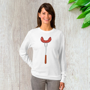 Gegrillte Wurst auf BBQ-Gabel T-Shirt