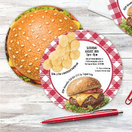 Gegrillter Cheeseburger für BBQ im Hinterhof Einladung