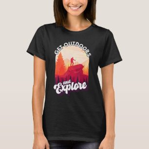 Geh raus und erkunde die Wildnis Lagerfeuer Wander T-Shirt