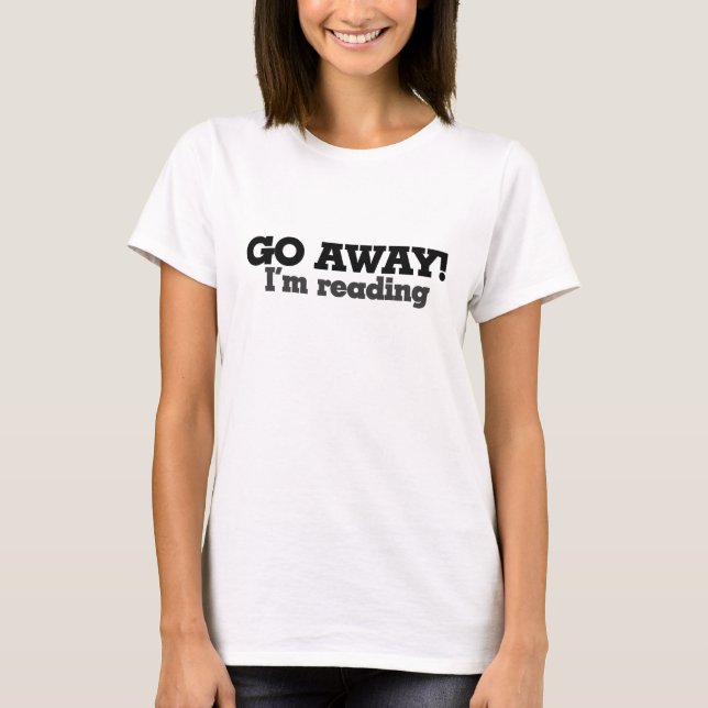 Geh weg, ich lese gerade T-Shirt (Vorderseite)