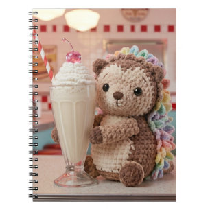 Gehäkelter Igel und Milchshake im Retro-Diner Notizblock