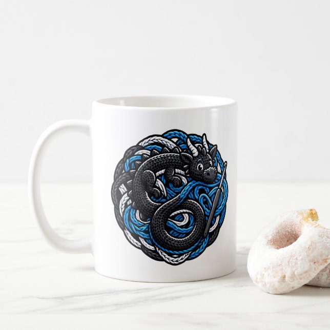 Gehäkelteter Drache, verheddert in blauem Garn-Ges Kaffeetasse (Mit Donut)