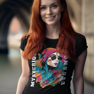 Geheimnisvolle Eleganz Modern Art Portrait Frau T-Shirt