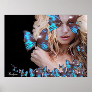 GEHEIMNISVOLLE SCHÖNHEIT MIT BLAUEM SCHMETTERLING POSTER