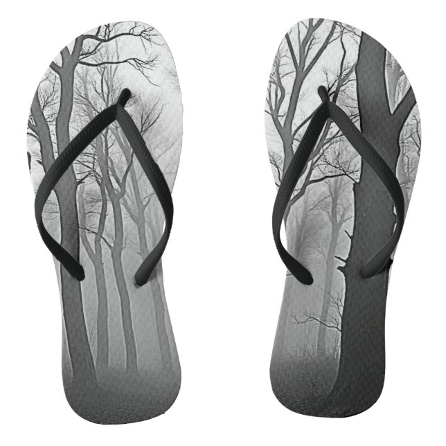 Geheimnisvoller nebliger Waldweg Flip Flops (Fußbett)