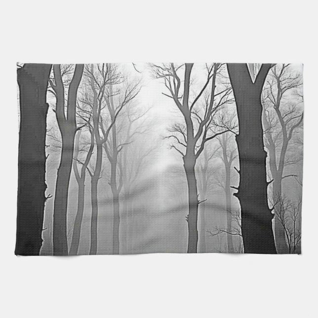 Geheimnisvoller nebliger Waldweg Geschirrtuch (Horizontal)