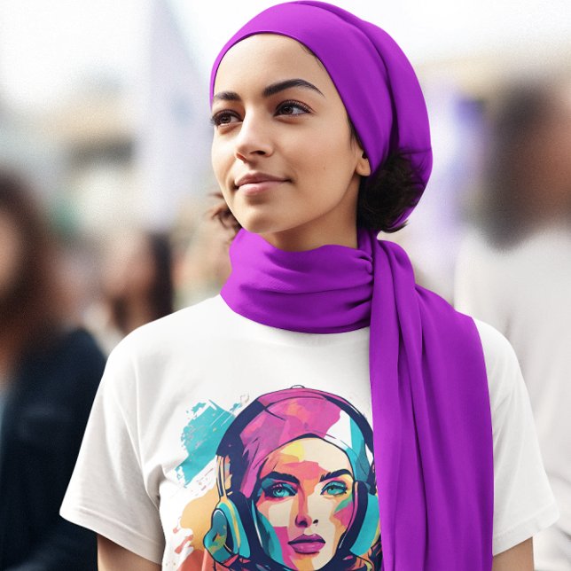 geheimnisvolles Frau, modernes Frauenportrait T-Shirt (Von Creator hochgeladen)