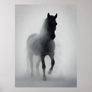 Geheimnisvolles schwarzes Pferd tritt aus dem Nebe Poster
