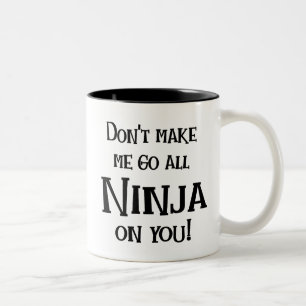 Gehen Ninja auf Ihnen Zweifarbige Tasse