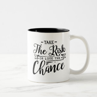 Gehen Sie das Risiko ein oder verlieren Sie die Zweifarbige Tasse