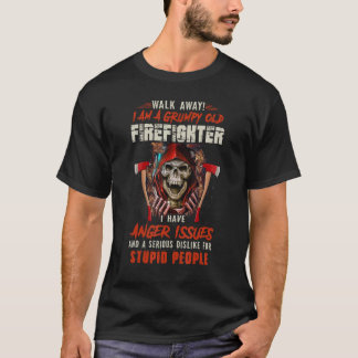 Gehen Sie weg, ich bin ein gruseliger alter Feuerw T-Shirt