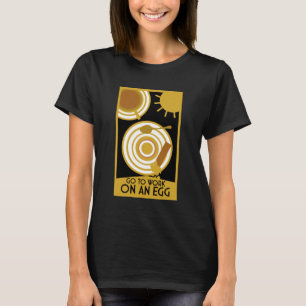 Gehen Sie zur Arbeit an einer Ei-Wall-Kunst T-Shirt