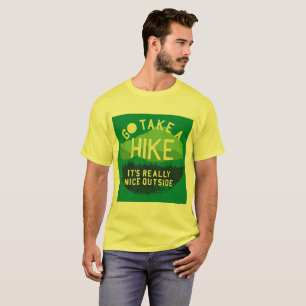 "Gehen T-Shirt nehmen einer Wanderung"