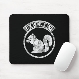 Gehörloses Eichhörnchen - beschädigt - Typ 2 Mousepad