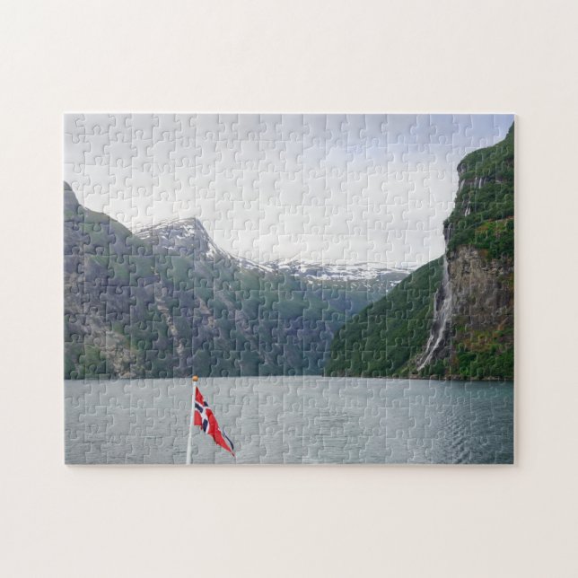 Geiranger Fjord mit Puzzlen der norwegischen Puzzle (Horizontal)