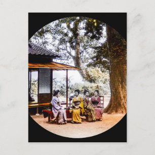 Geisha besucht außerhalb eines Teehauses im alten  Postkarte