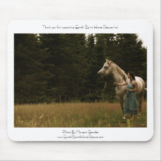 Geist-Pferd und Frau Mousepad