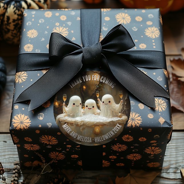 Geister in einem Jacuzzi Spooky Spaß Outdoor Hallo Runder Aufkleber (Von Creator hochgeladen)