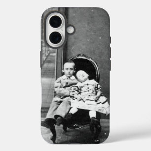 Geisterhaftes Vintage-Porträt von Geschwistern iPhone 16 Hülle