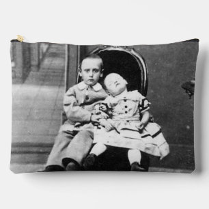 Geisterhaftes Vintage-Porträt von Geschwistern Zubehörtasche