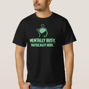 Geistig beschäftigt, körperlich hier, lustiges Arb T-Shirt