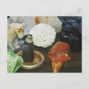 Geisttiere, Kristalle und Räucherstäbchen Postkarte
