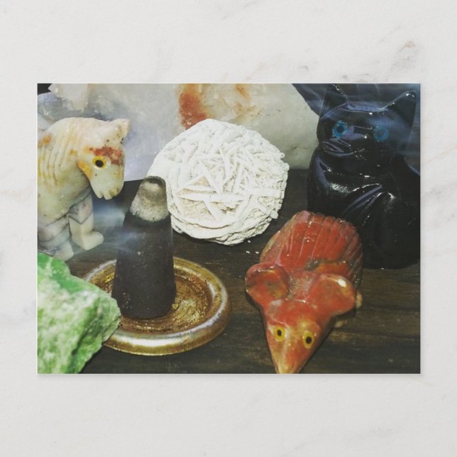 Geisttiere, Kristalle und Räucherstäbchen Postkarte (Vorderseite)