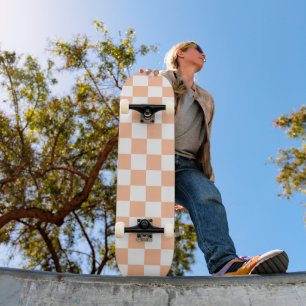 Gekreuzte Quadrate für orange-weiße geometrische F Skateboard