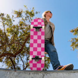 Gekreuzte Quadrate lichtfeuchtes, rosa geometrisch Skateboard