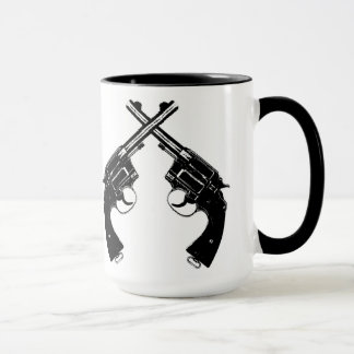 Gekreuzte Vintage Gewehre //der antiken Revolver Tasse