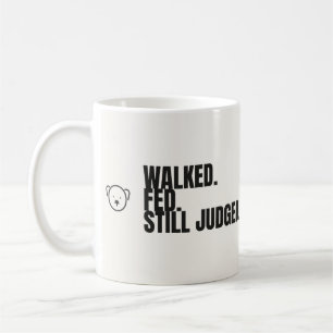 Gelaufener Hund wird immer noch lustig auf Tasse b