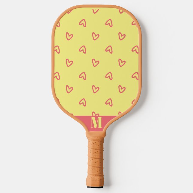 Gelb mit rosa Herzen Modernes Monogramm Pickleball Schläger (Rückseite)